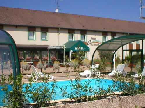 Contact Hotel Arc-En-Ciel - Reouverture - Entierement Renove Мюлуз Екстериор снимка